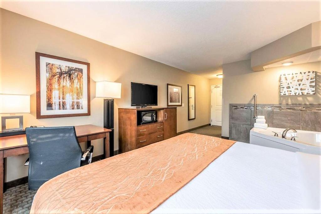 Amerivu Inn And Suites - Chisago City Екстер'єр фото