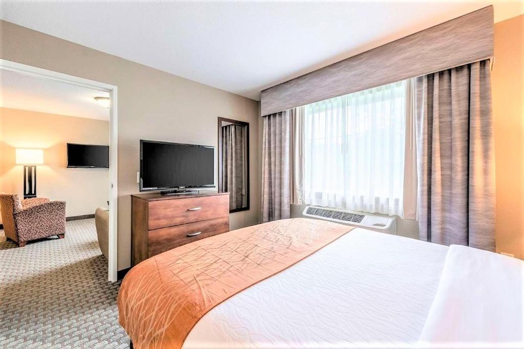 Amerivu Inn And Suites - Chisago City Екстер'єр фото