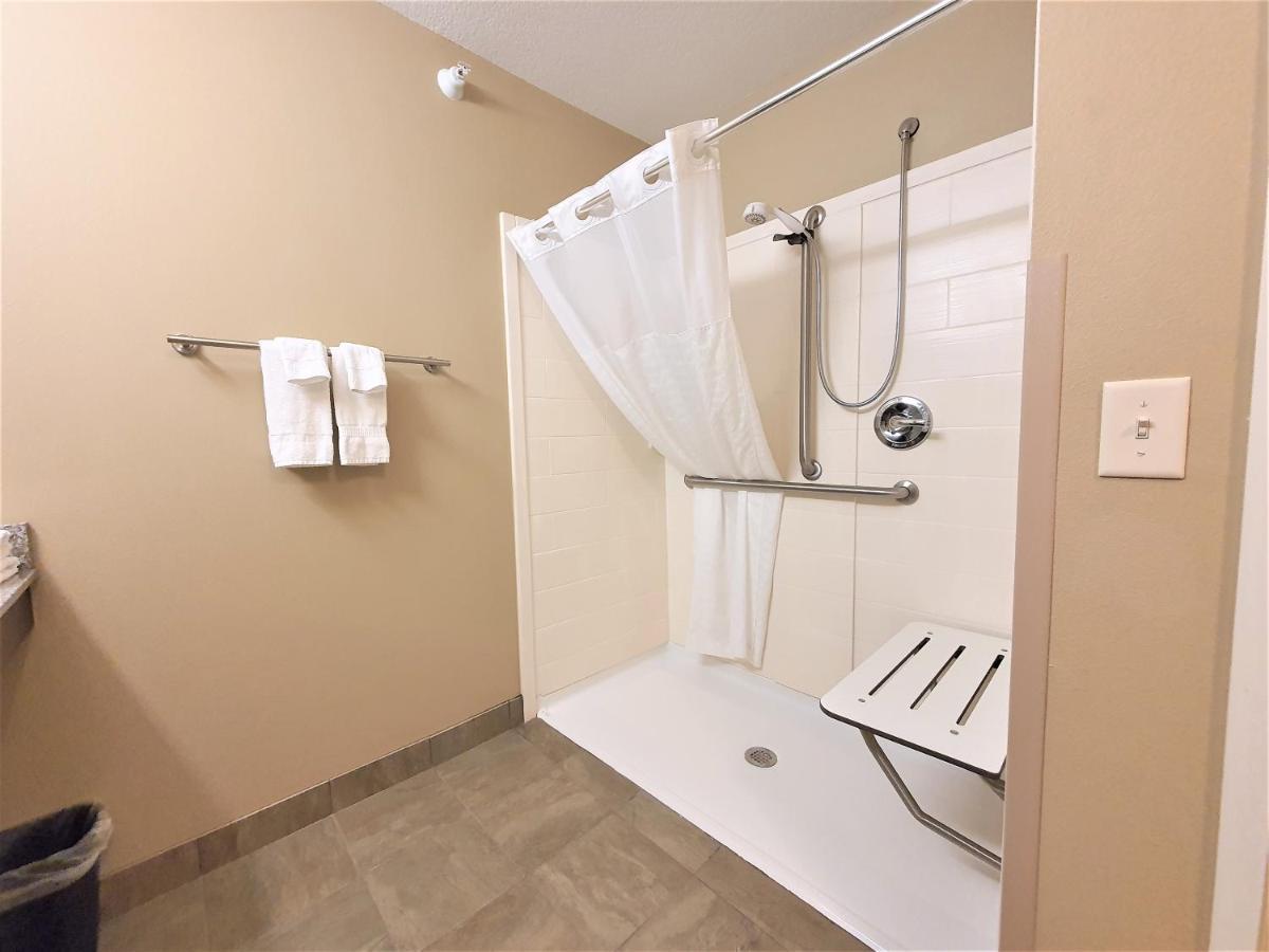 Amerivu Inn And Suites - Chisago City Екстер'єр фото