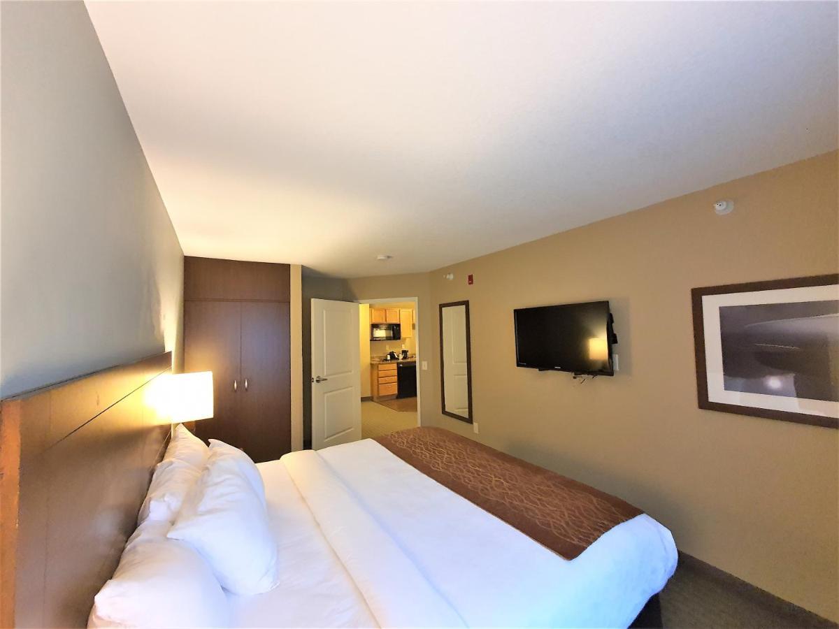 Amerivu Inn And Suites - Chisago City Екстер'єр фото